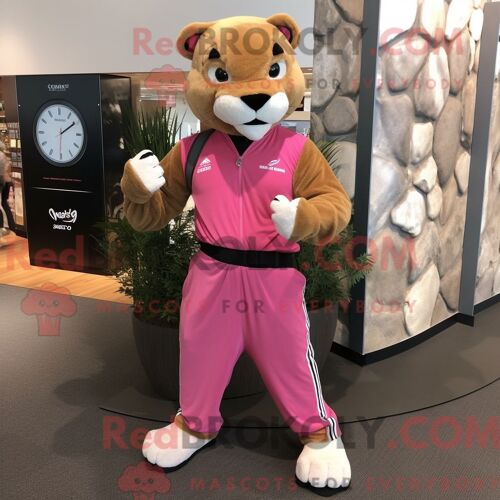 Costume De Mascotte Redbrokoly De Lion De Montagne Rose Habillé D Un Pantalon De Jogging Et De Montres-Bracelets