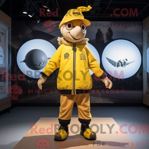 Mascotte Redbrokoly De Sorcière Jaune Habillée D Un Blouson Aviateur Et De Casquettes