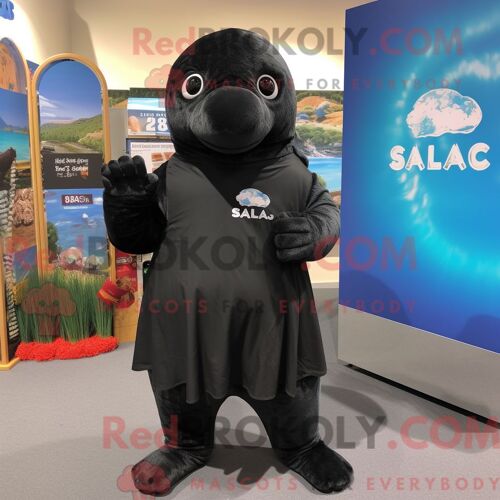 Mascotte Redbrokoly De Black Stellar S Sea Cow Personnage Habillé Avec Un Short Et Des Châles