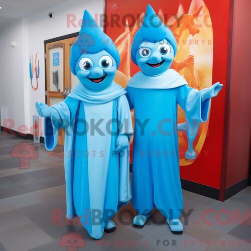 Costume Mascotte Redbrokoly Tikka Masala Bleu Ciel Personnage Habillé Avec Une Robe Fourreau Et Des Casquettes