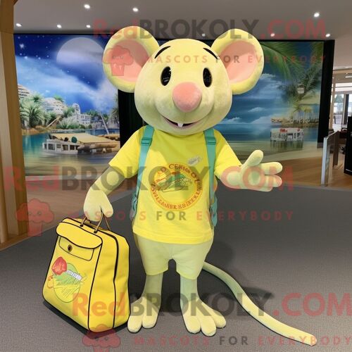 Costume De Mascotte Redbrokoly De Rat Jaune Citron Habillé D Un Bermuda Et De Sacs Fourre-Tout