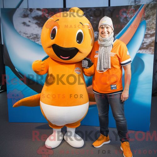 Costume Mascotte Redbrokoly De Narval Orange Personnage Habillé Avec Une Chemise De Rugby Et Des Bagues