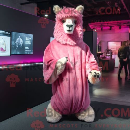 Costume De Mascotte Redbrokoly De Lama Rose Personnage Habillé D Un Camouflage Et De Ceintures De Smoking