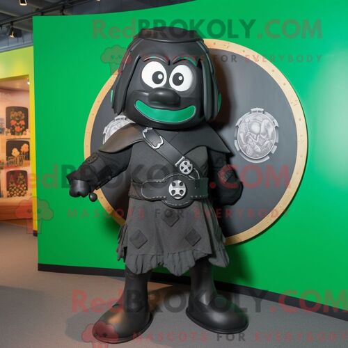 Costume De Mascotte Redbrokoly De Bouclier Celtique Noir Habillé D Un T-Shirt À Manches Longues Et De Noeuds Papillons