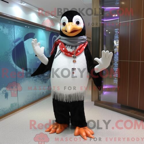 Personnage De Costume De Mascotte Redbrokoly De Pingouin Habillé Avec Un T-Shirt À Manches Longues Et Des Bracelets