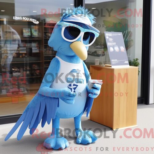 Personnage De Costume De Mascotte Redbrokoly De Pingouin Habillé Avec Un T-Shirt À Manches Longues Et Des Bracelets