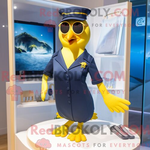 Costume Mascotte Redbrokoly Des Canaries Marine Personnage Habillé Avec Un Maillot De Bain Et Des Boucles D Oreilles