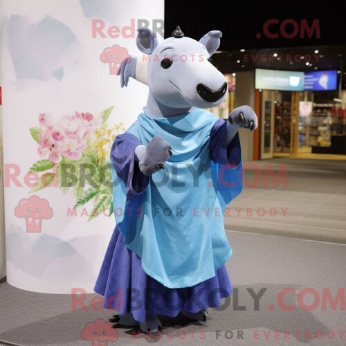 Costume De Mascotte Redbrokoly De Tapir Bleu Ciel Habillé D Une Jupe Trapèze Et D Épingles À Châle