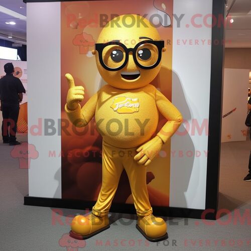 Personnage De Costume De Mascotte Redbrokoly De Boulettes De Viande Dorées Habillé Avec Un Jean Bootcut Et Des Lunettes