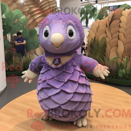 Costume De Mascotte Redbrokoly De Pangolin Lavande Personnage Habillé D Un Pantalon En Velours Côtelé Et De Pinces À Cheveux