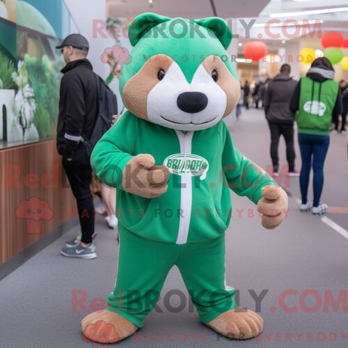 Mascotte Redbrokoly De Castor Vert Personnage Costumé Habillé D Un Pantalon De Jogging Et De Bonnets