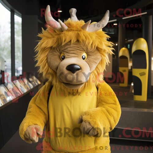 Costume De Mascotte Redbrokoly De Rhinocéros Laineux Doré Personnage Habillé Avec Un Débardeur Et Des Casquettes