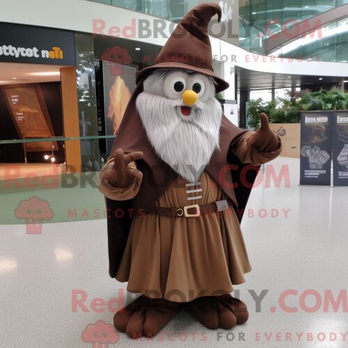 Costume Mascotte Redbrokoly De Magicien Marron Habillé Avec Une Jupe Plissée Et Des Ceintures