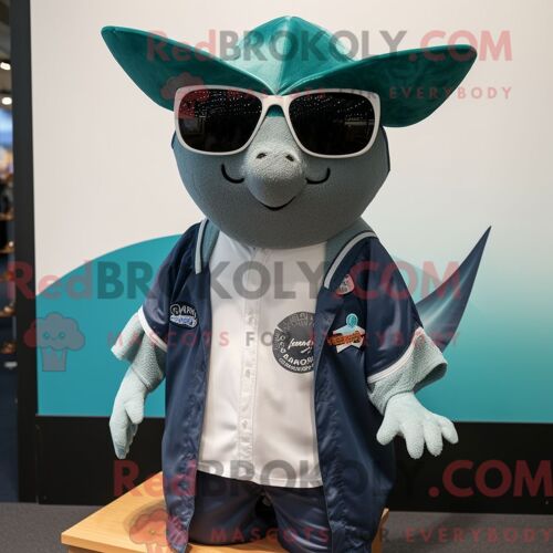 Costume De Mascotte Redbrokoly De Raie Stingray Habillé D Une Chemise Henley Et De Lunettes De Soleil