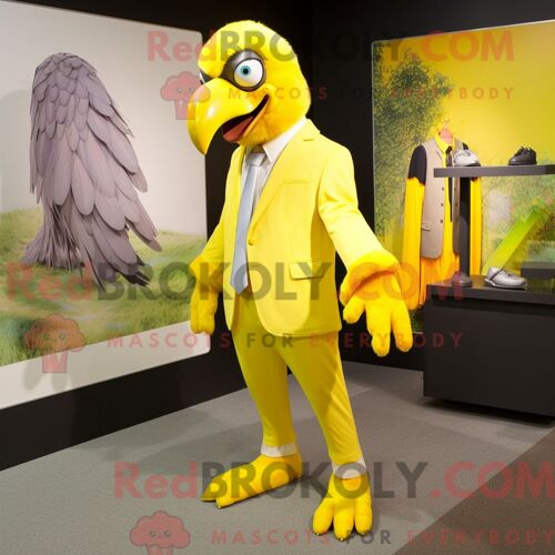 Costume De Mascotte Redbrokoly De Boulettes De Viande Violettes Habillé Avec Un Jean Maman Et Des Ceintures