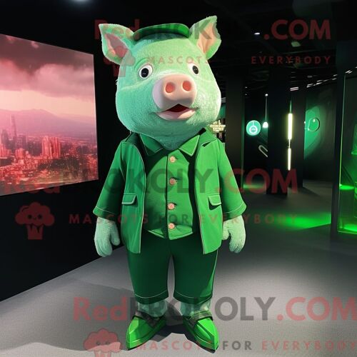 Costume De Mascotte Redbrokoly De Cochon Vert Forêt Personnage Habillé Avec Une Veste Et Des Pinces À Chaussures