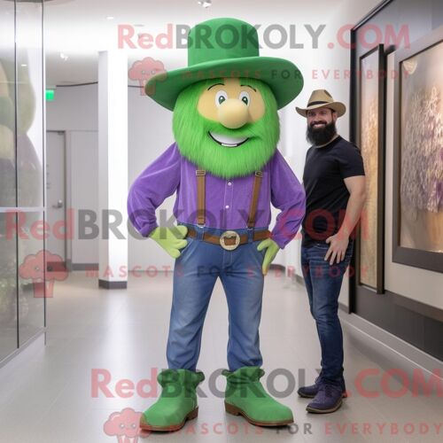 Personnage De Costume De Mascotte Redbrokoly De Chapeau De Lutin Lavande Habillé Avec Un Jean Bootcut Et Des Lacets De Chaussures
