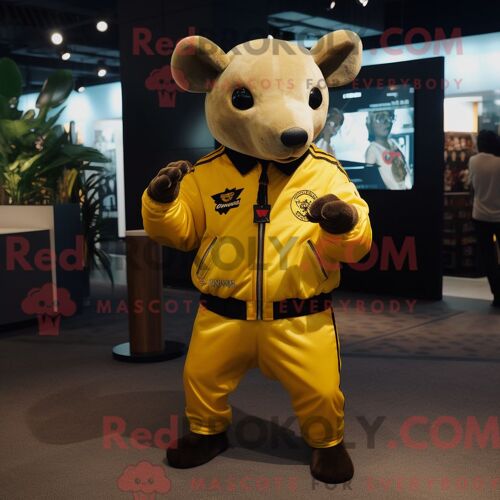 Costume Mascotte Redbrokoly De Tapir Jaune Personnage Habillé D Un Blouson Aviateur Et De Coussinets De Pieds