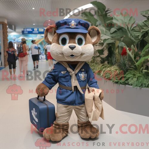 Personnage De Costume De Mascotte Redbrokoly De Soldat De La Marine Habillé D Une Combinaison Et De Sacs Fourre-Tout