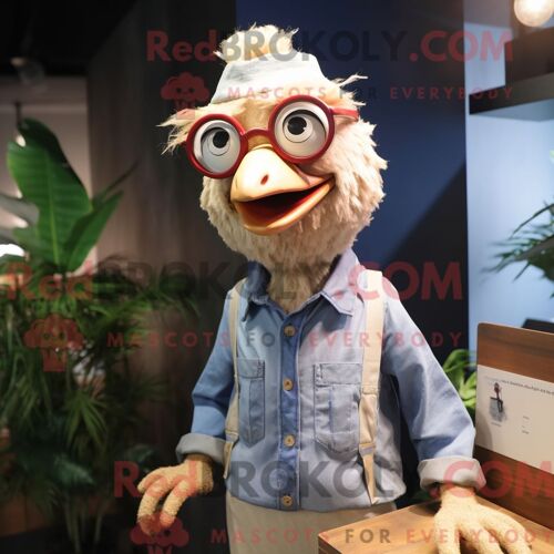 Personnage Mascotte Redbrokoly De Rhinocéros Vert Habillé Avec Un Short Et Des Porte-Documents
