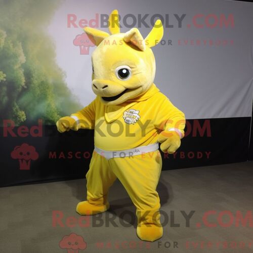Costume De Mascotte Redbrokoly De Rhinocéros Jaune Citron Habillé Avec Un T-Shirt À Manches Longues Et Des Bandeaux