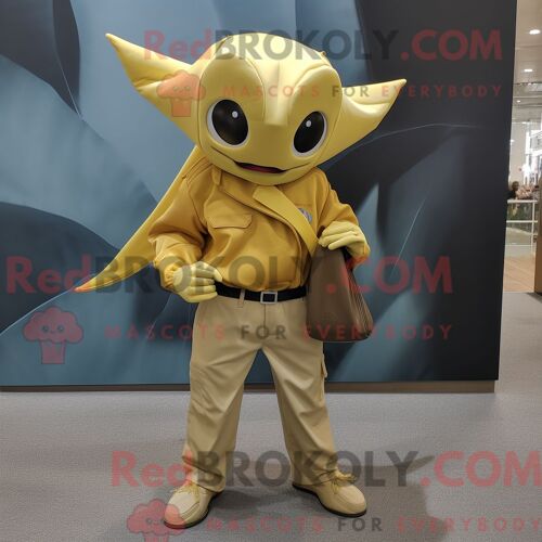 Personnage De Costume De Mascotte Redbrokoly De Raie Manta Dorée Habillé D Un Pantalon Cargo Et De Pochettes De Costume