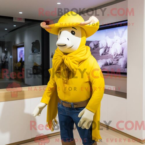 Costume De Mascotte Redbrokoly De Cowboy Jaune Habillé D Un Sweat À Capuche Et D Écharpes