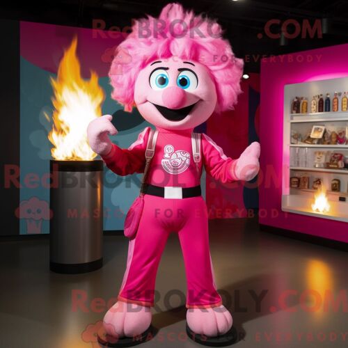 Costume De Mascotte Redbrokoly De Cracheur De Feu Rose Habillé Avec Un Polo Et Des Sacs À Dos