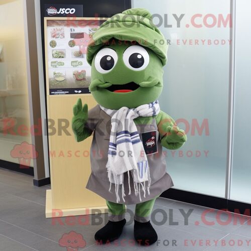 Personnage De Costume De Mascotte Redbrokoly Du Drapeau Irlandais Doré Habillé D Un Rash Guard Et De Ceintures De Smoking