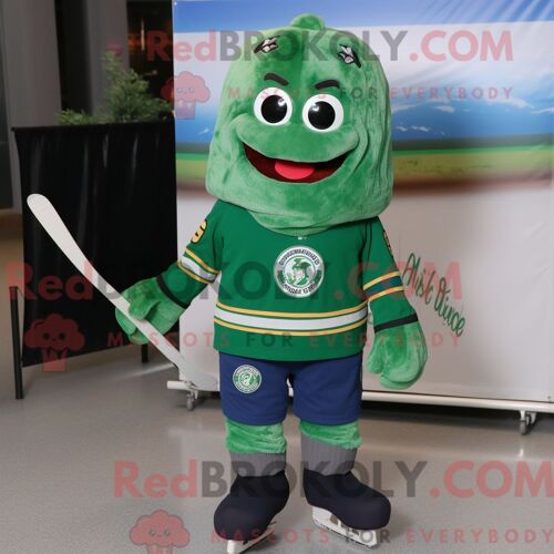 Mascotte Redbrokoly De Bâton De Hockey Sur Glace Vert Forêt Personnage Habillé Avec Un Jean Et Des Bagues