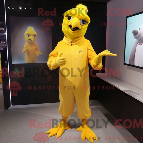 Personnage De Costume De Mascotte Redbrokoly De Corbeau Jaune Habillé Avec Une Combinaison Et Des Bracelets De Cheville