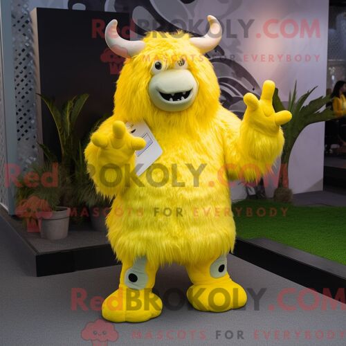 Personnage Mascotte Redbrokoly Du Diable Blanc Habillé D Un Coupe-Vent Et De Sacs Fourre-Tout