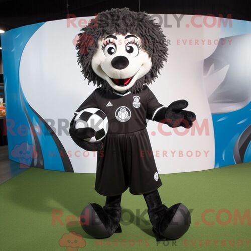 Personnage De Costume De Mascotte Redbrokoly De But De Football Noir Habillé Avec Un Pantalon Habillé Et Des Ceintures De Smoking