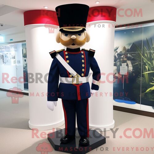 Personnage De Costume De Mascotte Redbrokoly De La Garde Royale Britannique De La Marine Habillé D Un Smoking Et De Noeuds Papillons