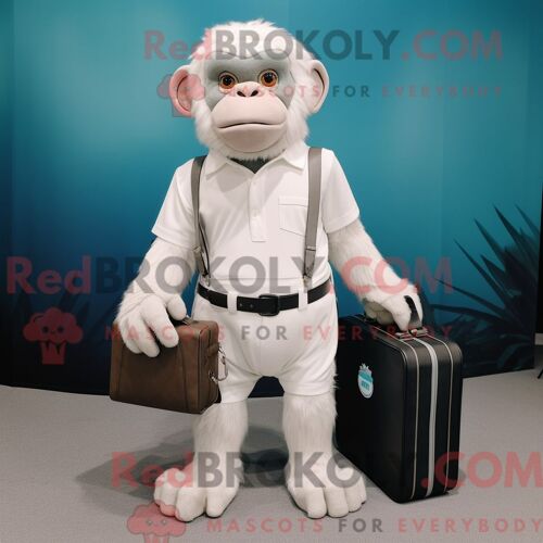 Costume Mascotte Redbrokoly De Concombre Gris Habillé Avec Une Robe Midi Et Des Foulards