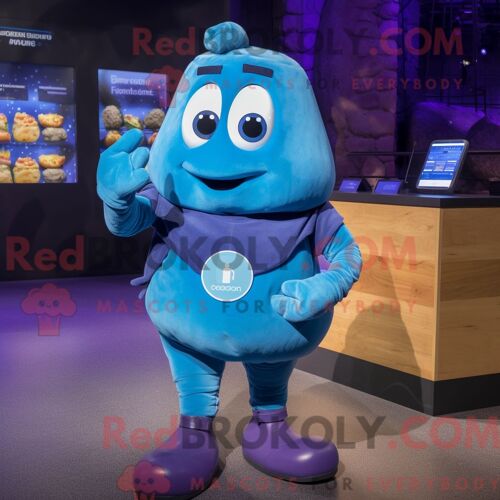 Personnage De Costume De Mascotte Redbrokoly De Pomme De Terre Bleue Habillé Avec Une Salopette Et Des Montres Intelligentes