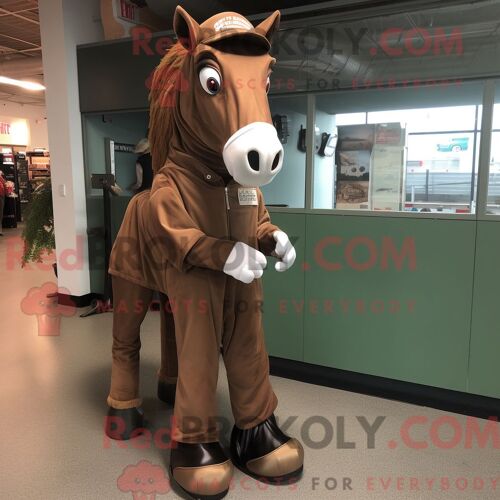 Costume Mascotte Redbrokoly De Jument Marron Habillé D Un Body Et De Pinces À Chaussures