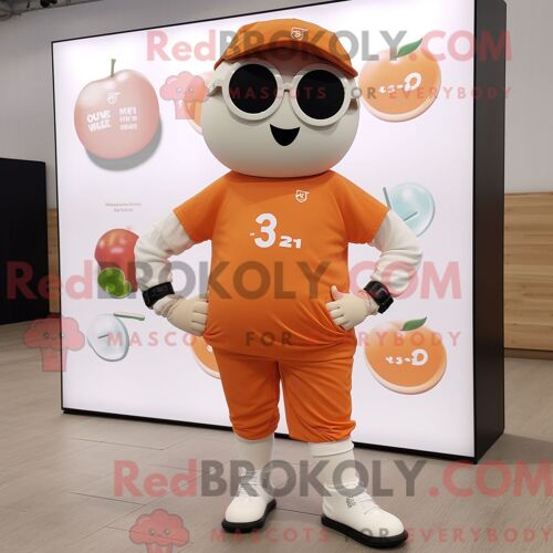 Personnage Mascotte Redbrokoly Peach Petanque Ball Habillé Avec Un Jogging Et Des Montres Numériques