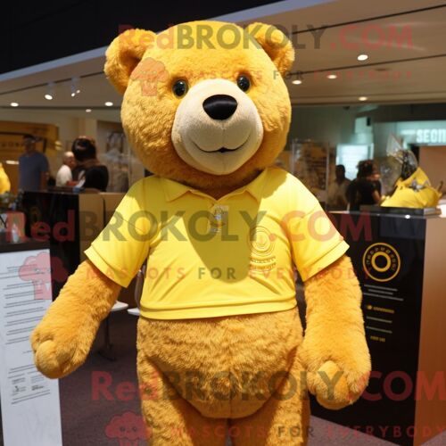 Costume Mascotte Redbrokoly D Ours En Peluche Jaune Habillé Avec Un Polo Et Des Épingles À Cheveux
