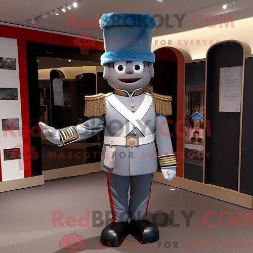 Costume De Mascotte Redbrokoly De La Garde Royale Britannique Grise Habillé D Un Gilet Et De Noeuds Papillons