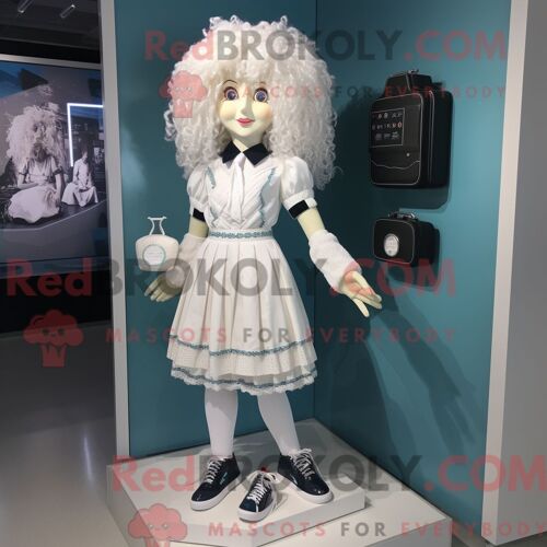 Costume De Mascotte Redbrokoly De Chaussures De Danse Irlandaises Blanches Personnage Habillé D Une Combishort Et De Sacs À Main