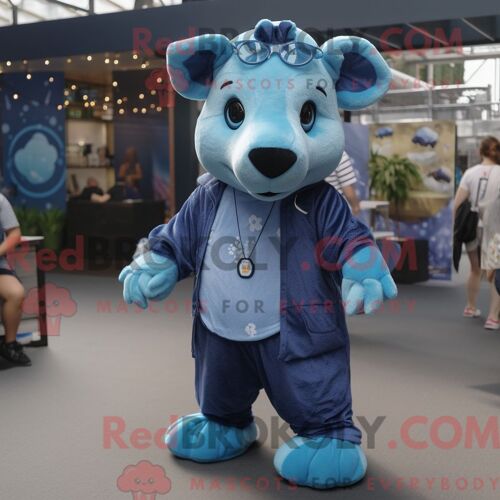 Personnage De Costume De Mascotte Redbrokoly De Scampi De Crevettes Brunes Habillé Avec Un Jean Évasé Et Des Sacs Messager