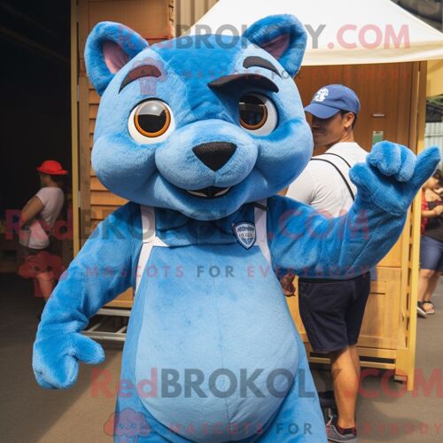 Costume De Mascotte Redbrokoly De Rat Bleu Ciel Habillé D Un Jean Évasé Et De Boutons De Manchette