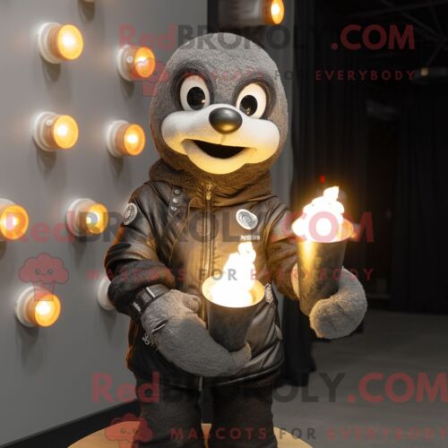 Costume Mascotte Redbrokoly De Bougie Parfumée Grise Personnage Habillé Avec Une Veste De Motard Et Des Mitaines