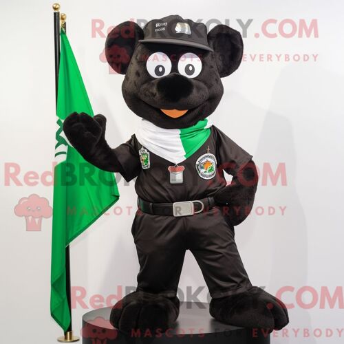 Personnage De Costume De Mascotte Redbrokoly Du Drapeau Irlandais Noir Habillé D Un T-Shirt Henley Et De Porte-Clés