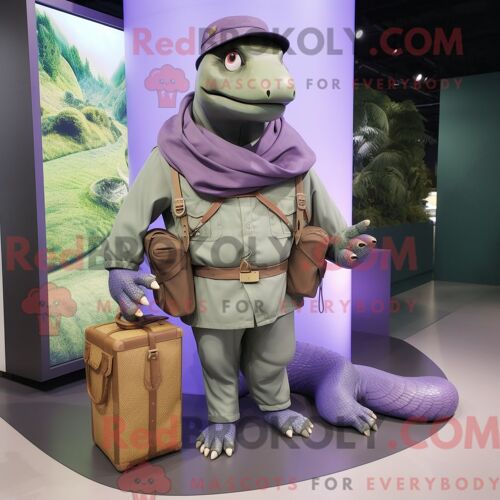 Costume De Mascotte Redbrokoly De Python Lavande Habillé Avec Un Pantalon Cargo Et Des Sacs À Main