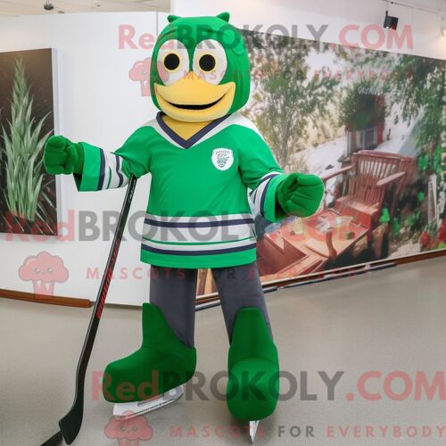 Costume De Mascotte Redbrokoly De Bâton De Hockey Sur Glace Vert Forêt Personnage Habillé Avec Un Jean Maman Et Des Coussinets De Pied