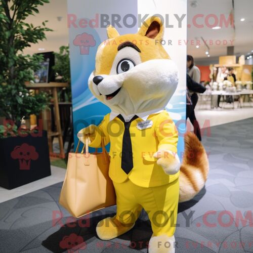 Personnage De Costume De Mascotte Redbrokoly De Chipmunk Jaune Habillé Avec Une Veste De Costume Et Des Sacs Fourre-Tout