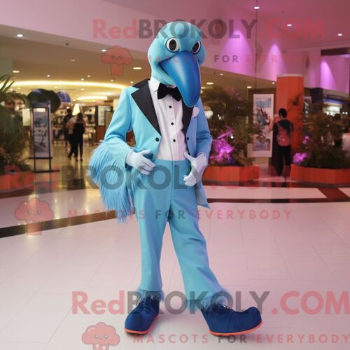 Costume De Mascotte Redbrokoly Magenta Chupacabra Habillé D Un Polo Et De Montres Numériques