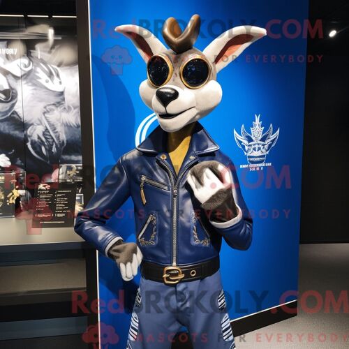 Costume Mascotte Redbrokoly De Gazelle Bleue Personnage Habillé Avec Une Veste En Cuir Et Des Broches